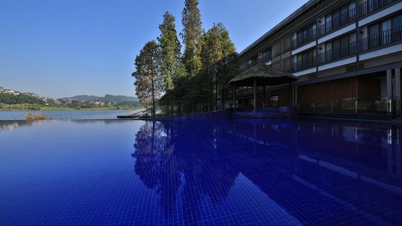 选择旅游公司时，要关注其信誉与资质。以下是一些判断标准：
